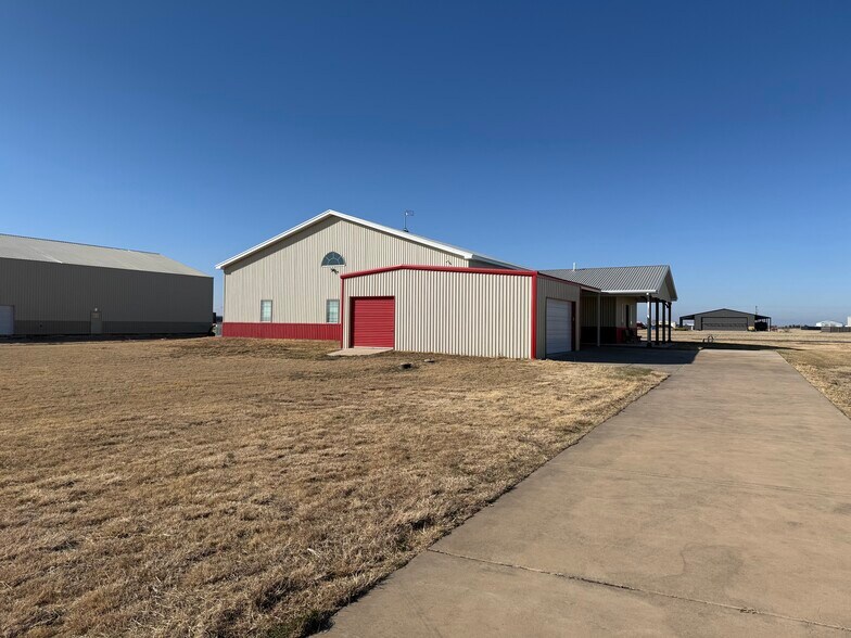 More Photos Of 12880 Wandering Rd, Amarillo Flex For Sale
