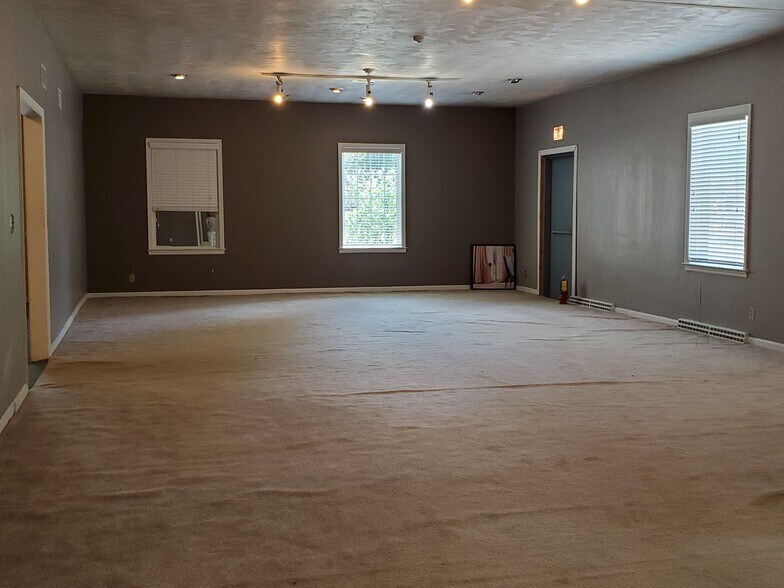 More Photos Of 1301 Colegate Dr, Marietta Freestanding For Lease