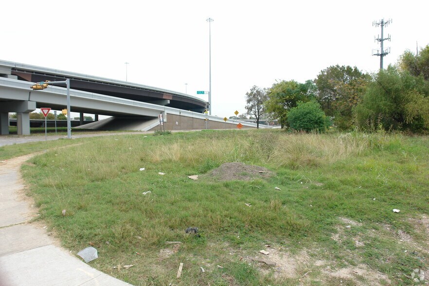 More Photos Of 2705 Baer St, Houston Land For Lease