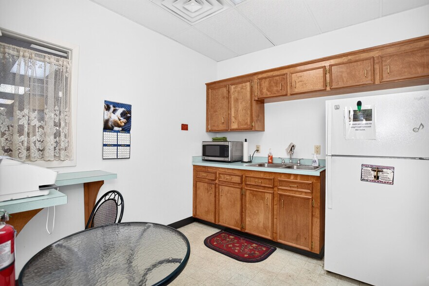 More Photos Of 1319 S John Redditt Dr, Lufkin Office For Sale