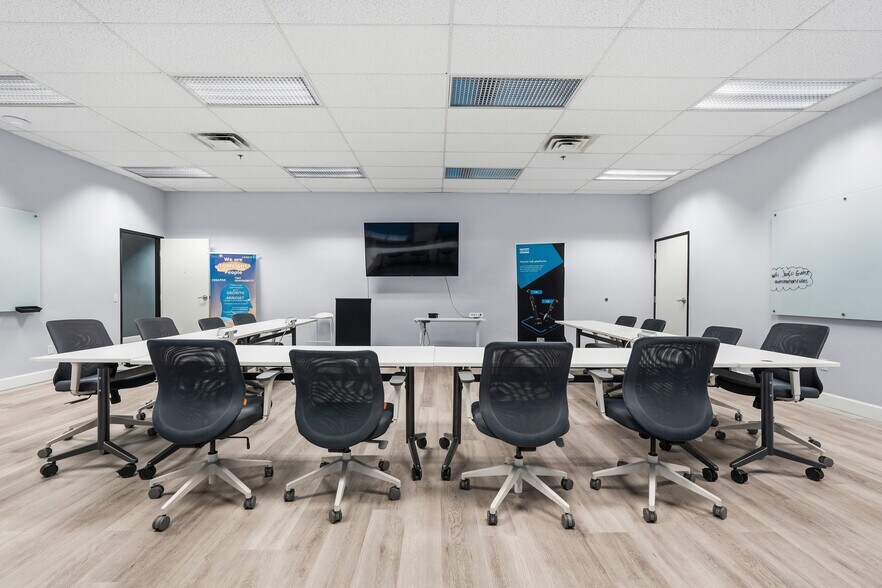 More Photos Of 3401 E Harbour Dr, Phoenix Light Manufacturing For Lease