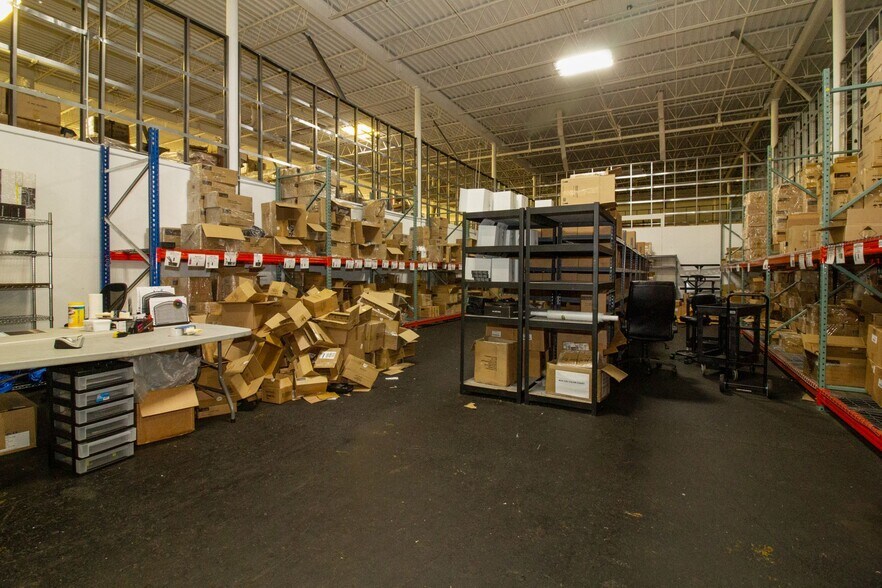 More Photos Of 202-206 Pegasus Ave, Northvale Warehouse For Lease