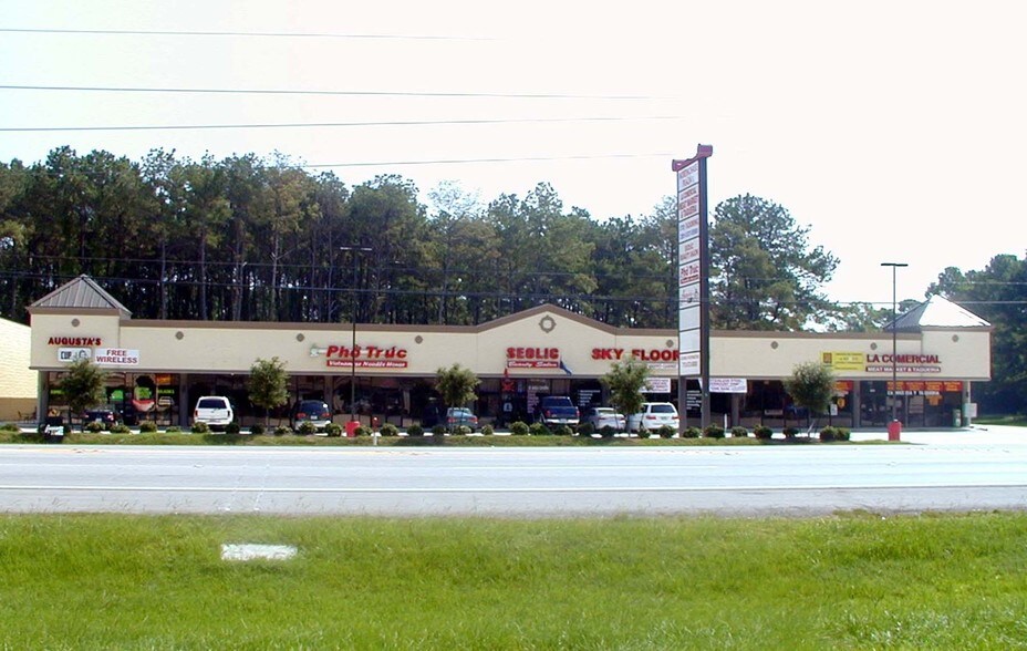 More Photos Of 13630 Veterans Memorial Dr, Houston Storefront Retail Office For Lease