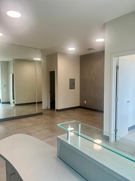 More Photos Of 5748-5752 E 2nd St, Long Beach Storefront Retail Office For Lease
