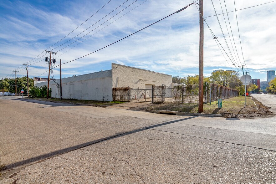 More Photos Of 541 N Main St, Fort Worth Light Manufacturing For Lease