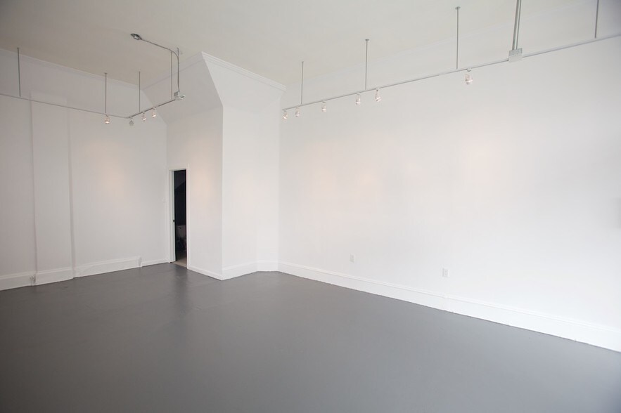 More Photos Of 3344 24th St, San Francisco Storefront Retail Residential For Lease