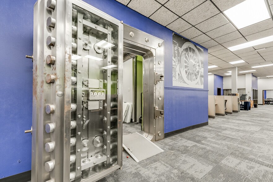 More Photos Of 531 N Central Ave, Connersville Office For Lease