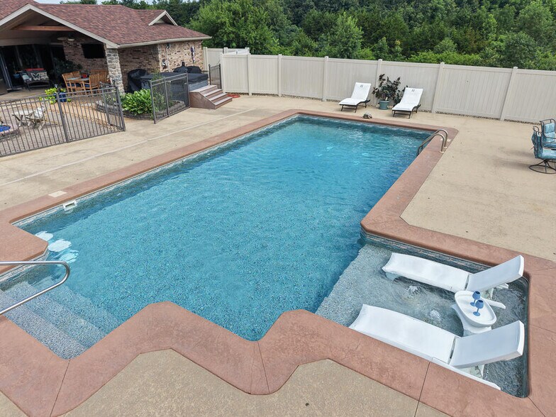 More Photos Of 19824 State Highway 112, Cassville Apartments For Sale