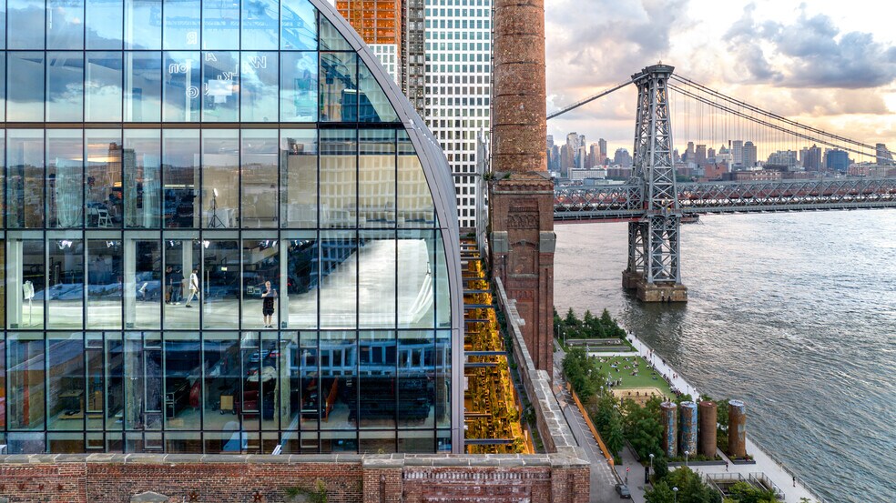 More Photos Of 300 Kent Ave, Brooklyn Office For Lease