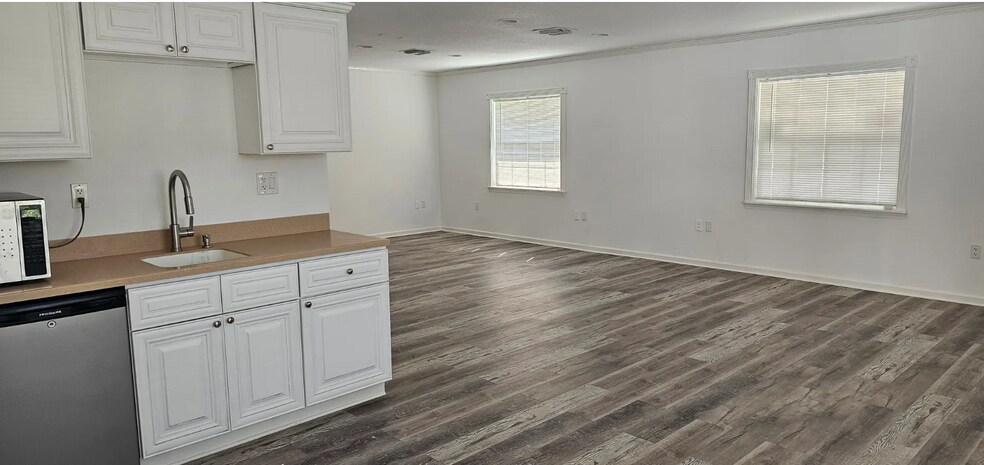 More Photos Of 4107 26th St W, Bradenton Office For Lease