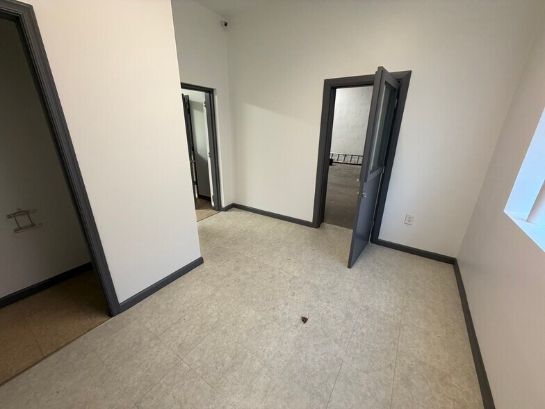 More Photos Of 4547-4549 E Thompson St, Philadelphia General Retail For Lease