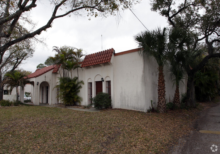 Primary Photo Of 68 Pondella Rd, North Fort Myers Medical For Lease