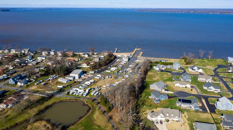 More Photos Of 6338 Riverview Dr, King George Marina For Lease