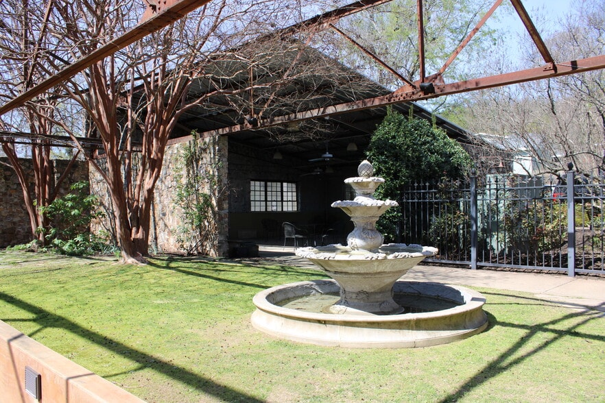 More Photos Of 500 Ouachita Ave, Hot Springs National Park Storefront Retail Office For Sale