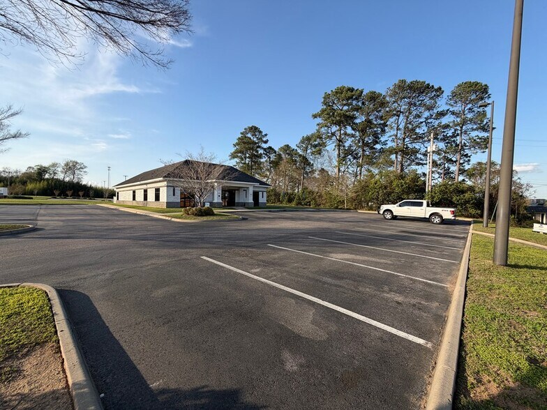 More Photos Of 200 Medical Care Way, Dothan Medical For Lease