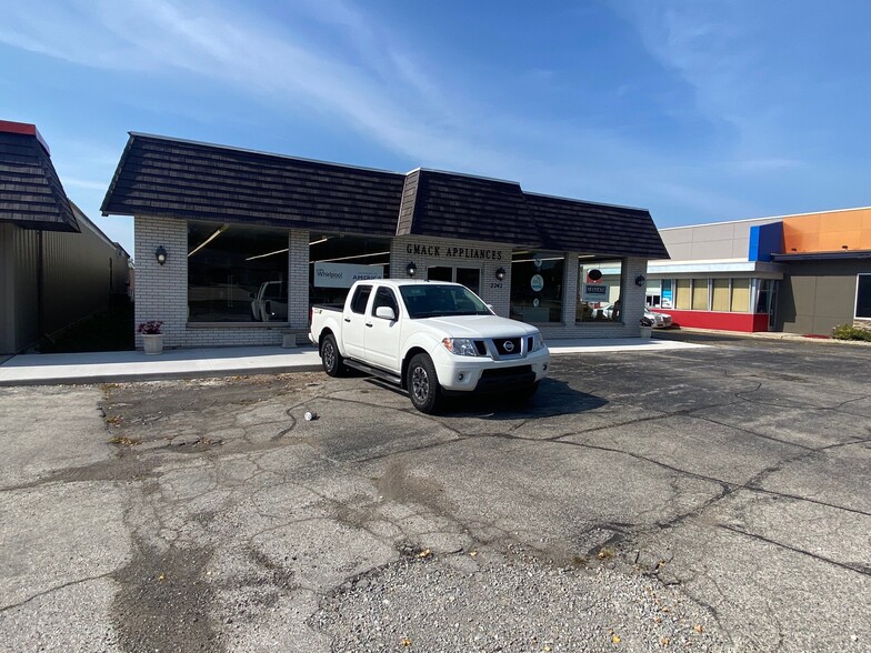 More Photos Of 2242 Ridge Rd, Green Bay Storefront For Lease