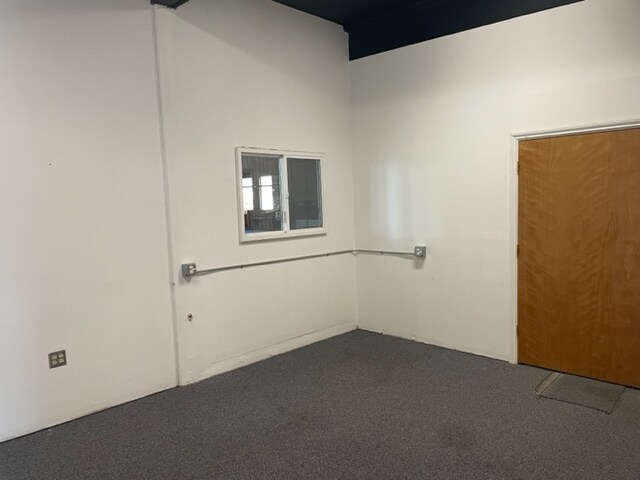 More Photos Of 1120 S Spring St, Klamath Falls Warehouse For Sale