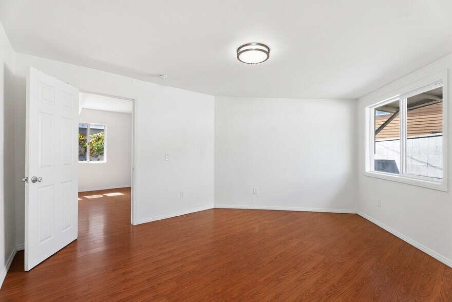 More Photos Of 1124 Victoria St, Costa Mesa Apartments For Sale