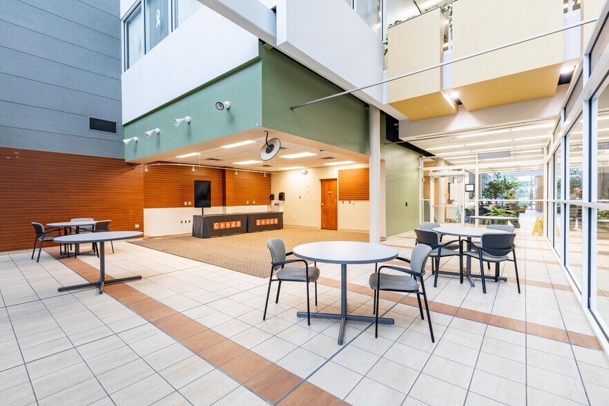 More Photos Of 7800 W Outer Dr, Detroit Medical For Lease