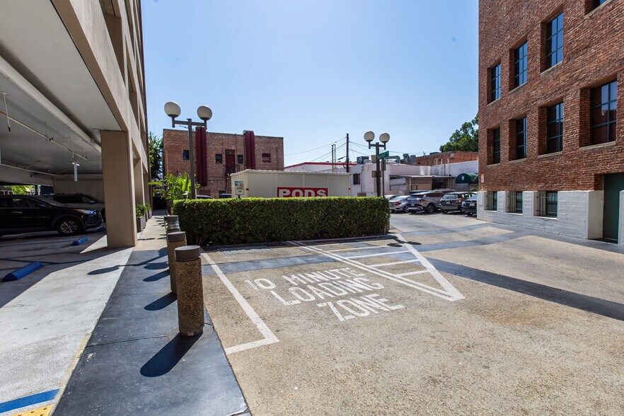 More Photos Of 911 E Colorado Blvd, Pasadena Office For Sale