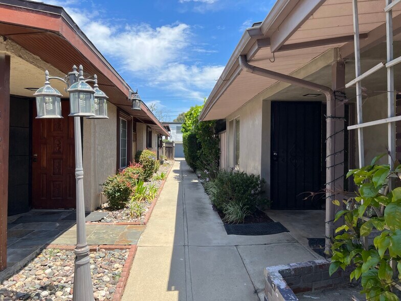 More Photos Of 408 Ford Rd, Costa Mesa Apartments For Sale