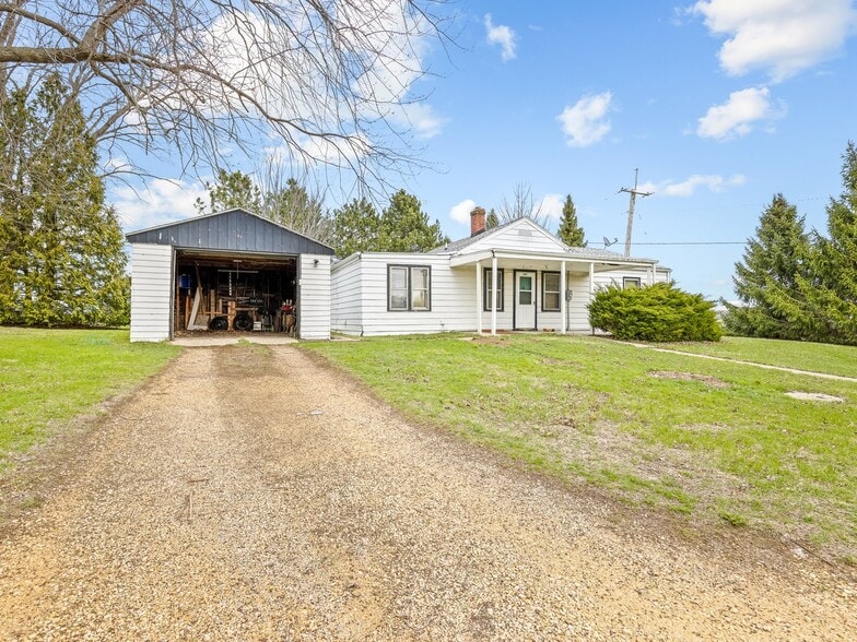 More Photos Of 2280 S Rock City Rd, Ridott Multifamily For Sale