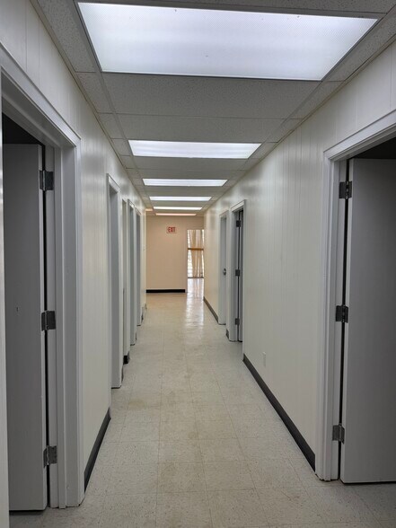 More Photos Of 597 Vandalia St, Memphis Flex For Lease
