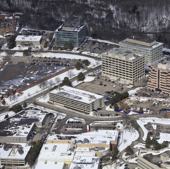 More Photos Of 225 Duncan Mill Rd, Toronto Office For Lease