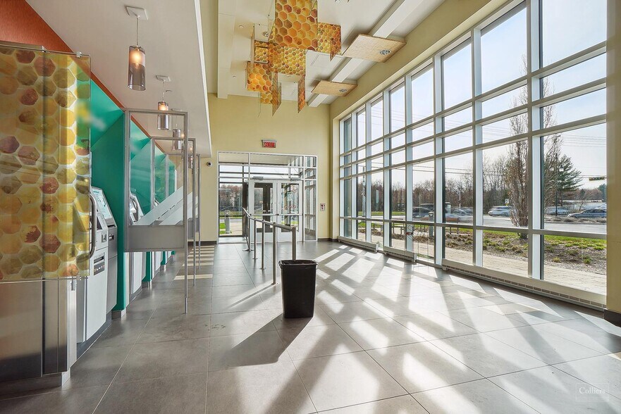 More Photos Of 4771 Boul Laurier, Terrebonne Office For Sale