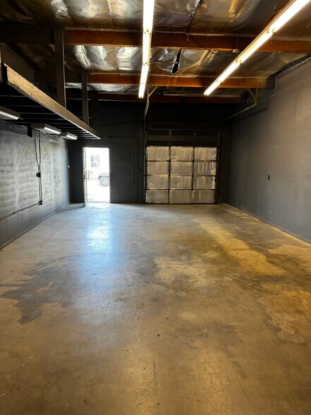 More Photos Of 5350 Strohm Ave, North Hollywood Manufacturing For Lease