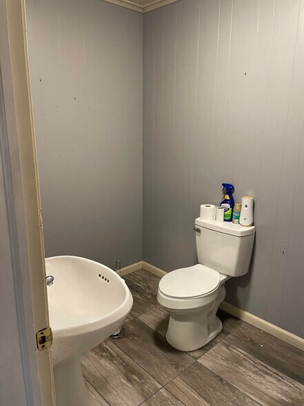 More Photos Of 103 Garland St, Greenfield Office Residential For Sale