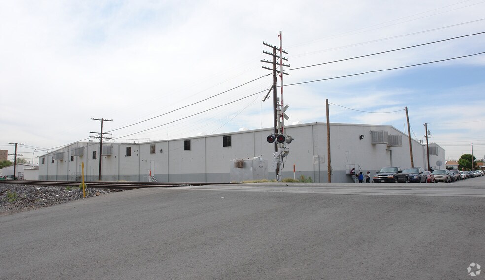 More Photos Of 3517 Frutas Ave, El Paso Manufacturing For Lease