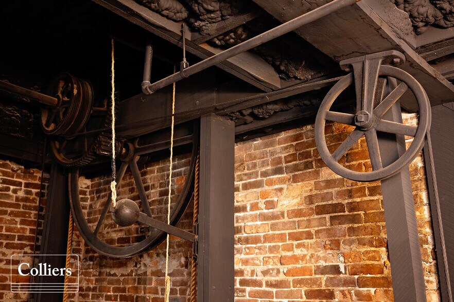 More Photos Of 106-112 E Central Ave, Bentonville General Retail For Sale