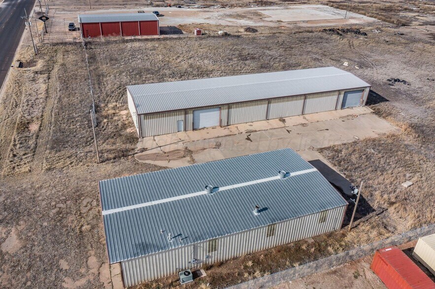 More Photos Of 1724 McCullough St, Pampa Warehouse For Sale