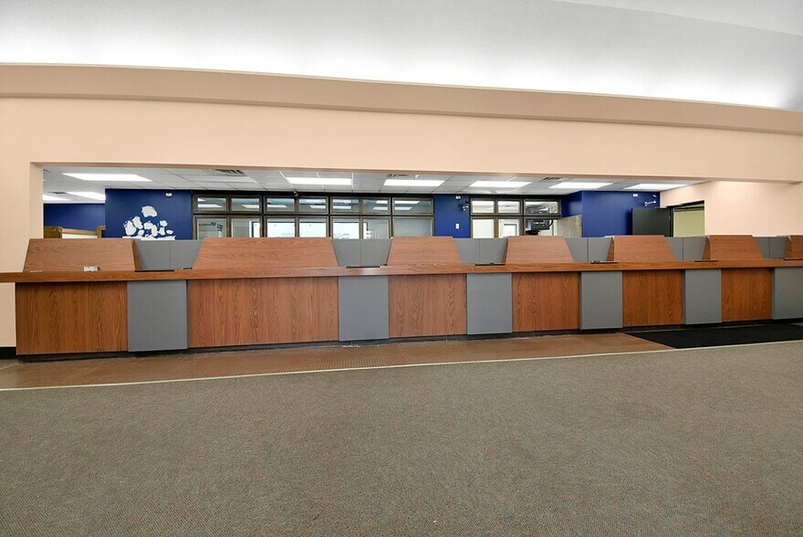 More Photos Of 245 N Seltzer St, Crestline Bank For Sale