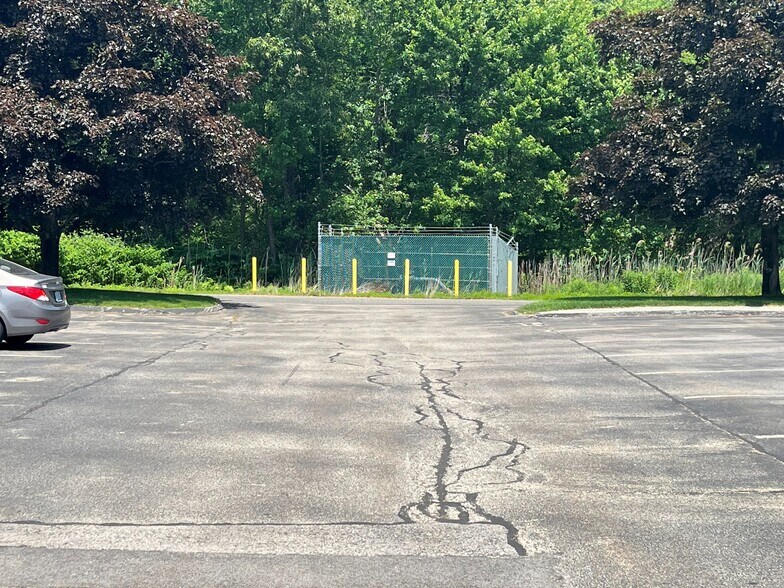 More Photos Of 200 Butterfield Dr, Ashland Warehouse For Lease