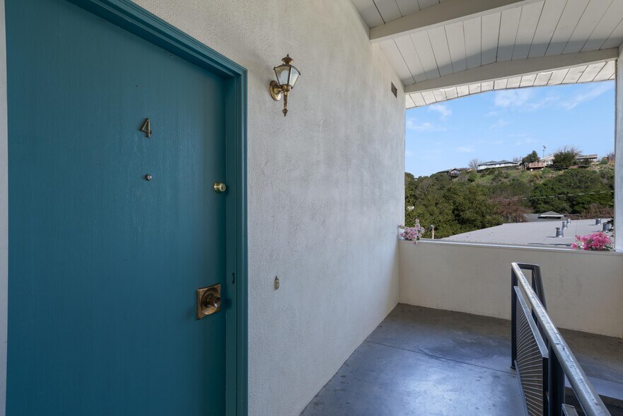 More Photos Of 6 Garden Ct, Belmont Apartments For Sale