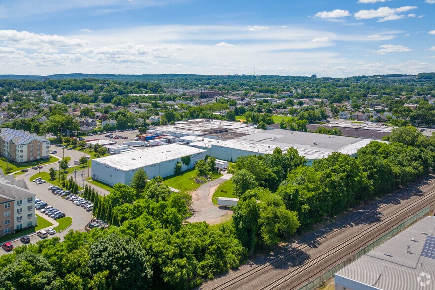 More Photos Of 1 Lisbon St, Clifton Distribution For Sale