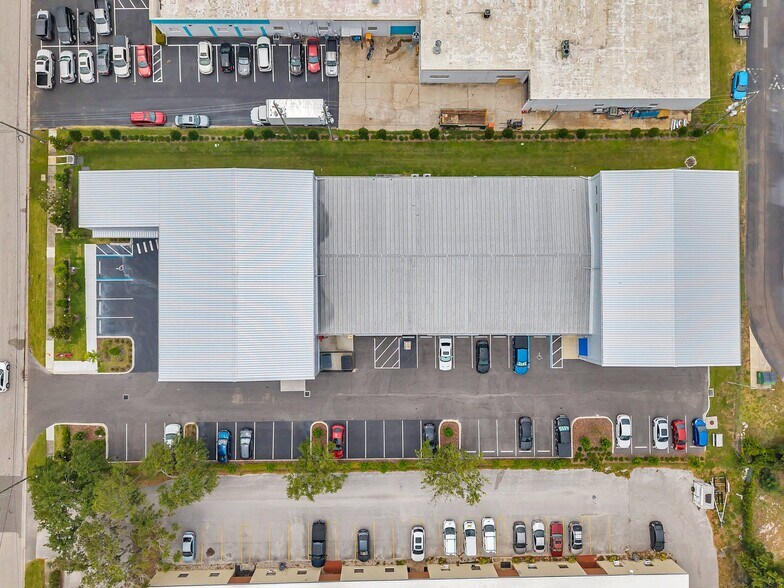 More Photos Of 2090 Sunnydale Blvd, Clearwater Manufacturing For Sale