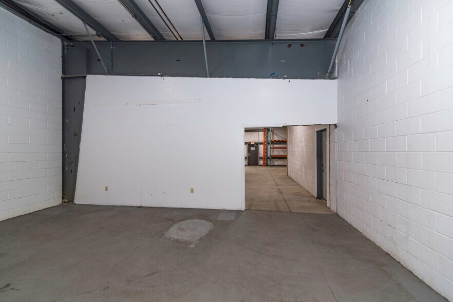 More Photos Of 4 Wilder Dr, Plaistow Warehouse For Lease
