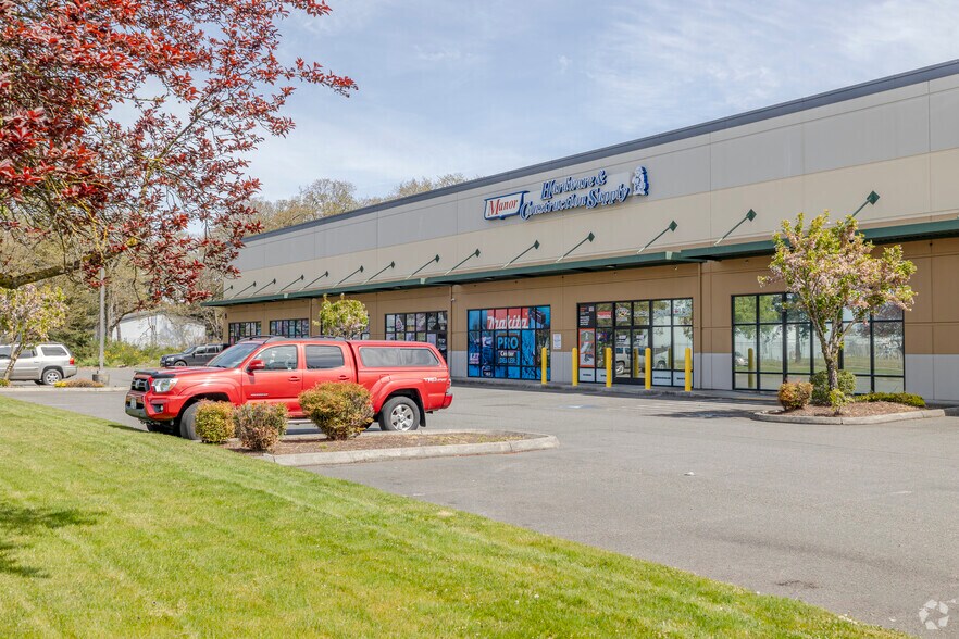 More Photos Of 11317 Steele St S, Parkland Showroom For Lease