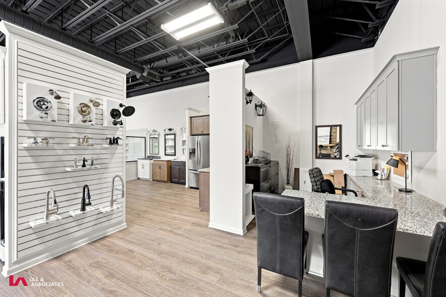 More Photos Of 3665 Swiftwater Park Dr, Suwanee Showroom For Lease