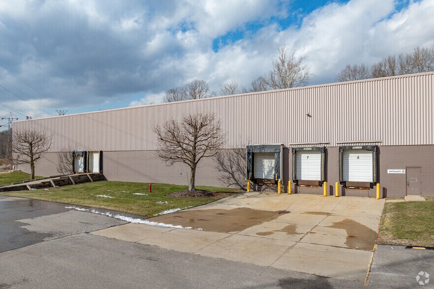 More Photos Of 7640 Hub Pky, Valley View Warehouse For Sale