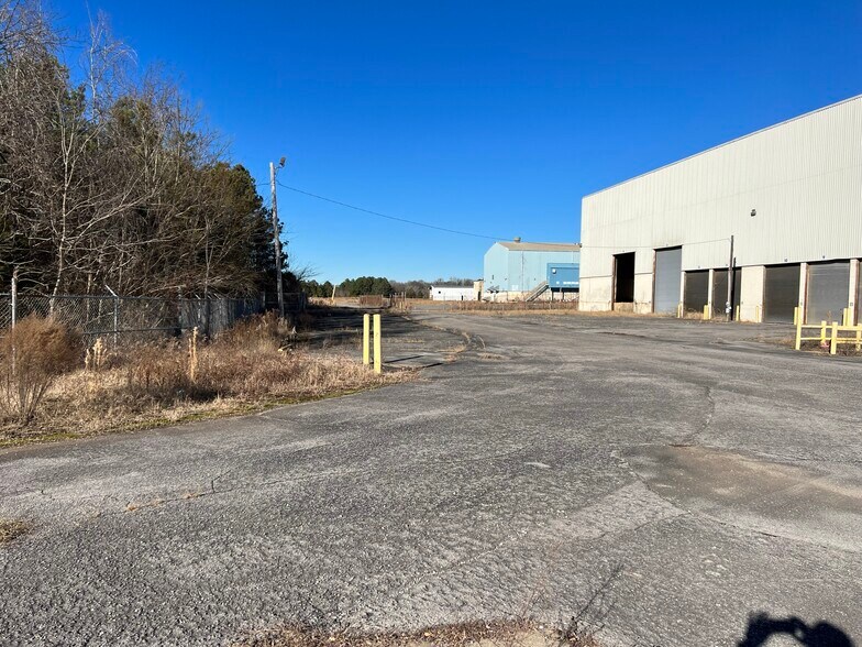 More Photos Of 1762 Goosepond Dr, Scottsboro Warehouse For Lease