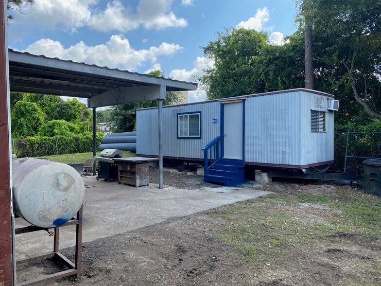 More Photos Of 2100 4th St, Orlando Warehouse For Sale