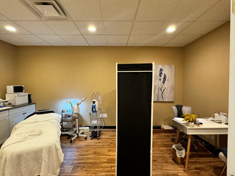 More Photos Of 351-361 W Main St, Leola General Retail For Lease