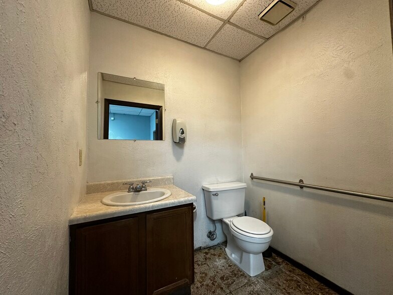 More Photos Of 2851 North Ave, Grand Junction Storefront Retail Office For Lease