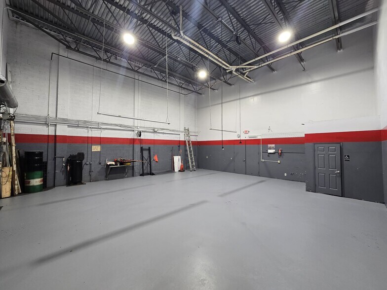 More Photos Of 12140 Wiles Rd, Coral Springs Light Manufacturing For Sale