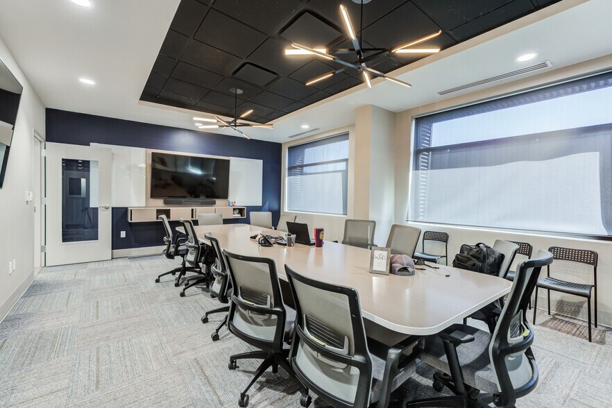 More Photos Of 2405 114th St, Lubbock Office For Sale