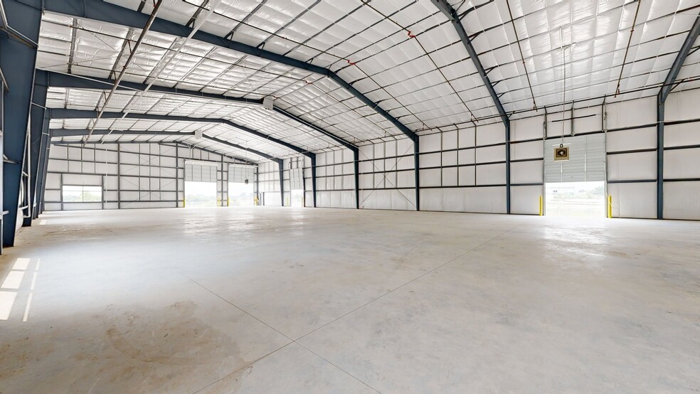 More Photos Of 4437 Supply Ct, Austin Unknown For Lease